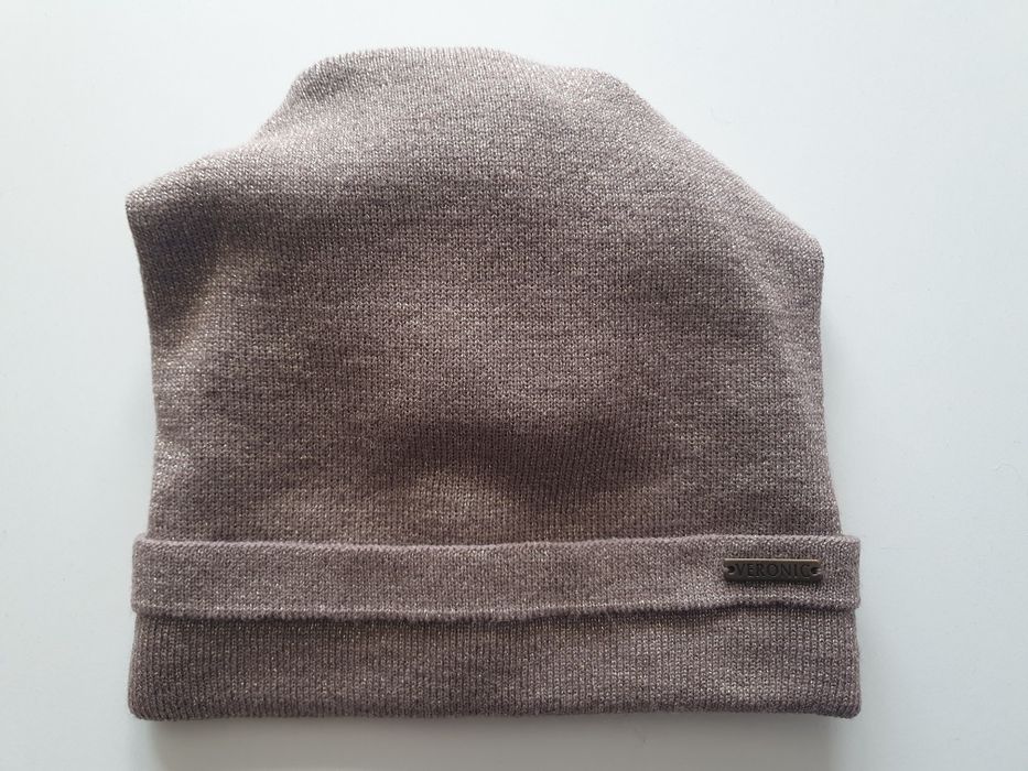 Czapka beanie beżowa z metalicznym połyskiem ocieplana idealna na chło