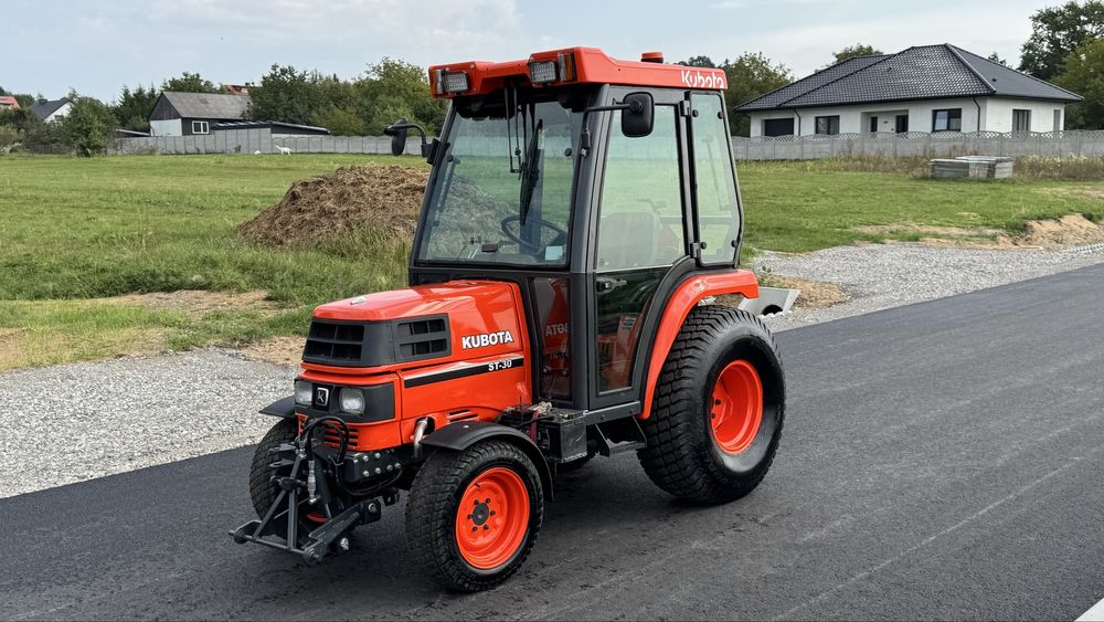 KUBOTA ST 30 / 4x4 / kabina / 3x wałek WOM / tuz / zarejestrowany