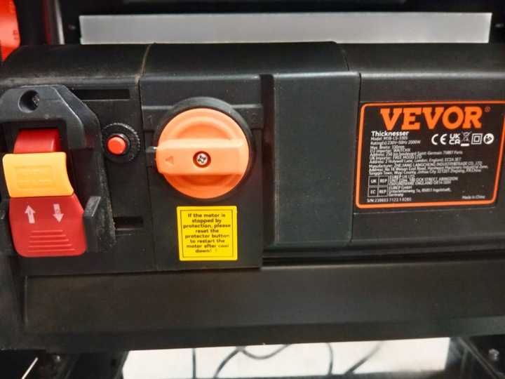 Strug akumulatorowy Vevor 230 V 2000 W