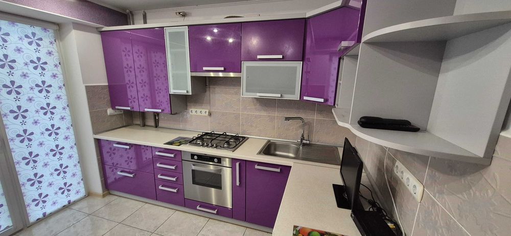 Продам 3-кімнатну квартиру в Шептицькому!