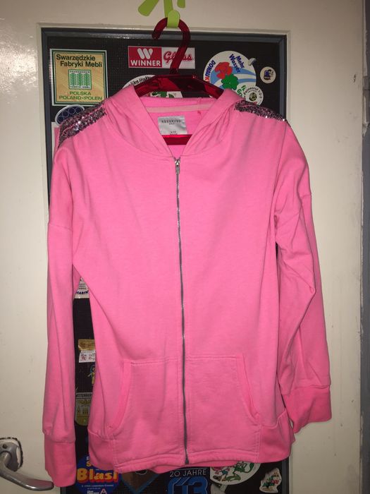 Różowa bluza z kapturem