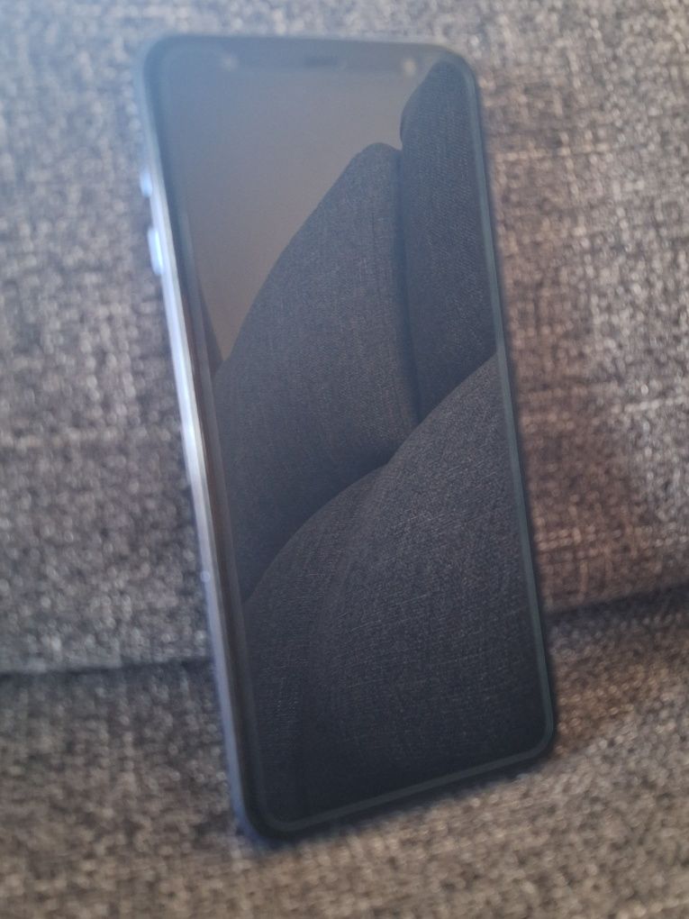 Samsung Galaxy J6 Plus. Ecrã de 6" como novo