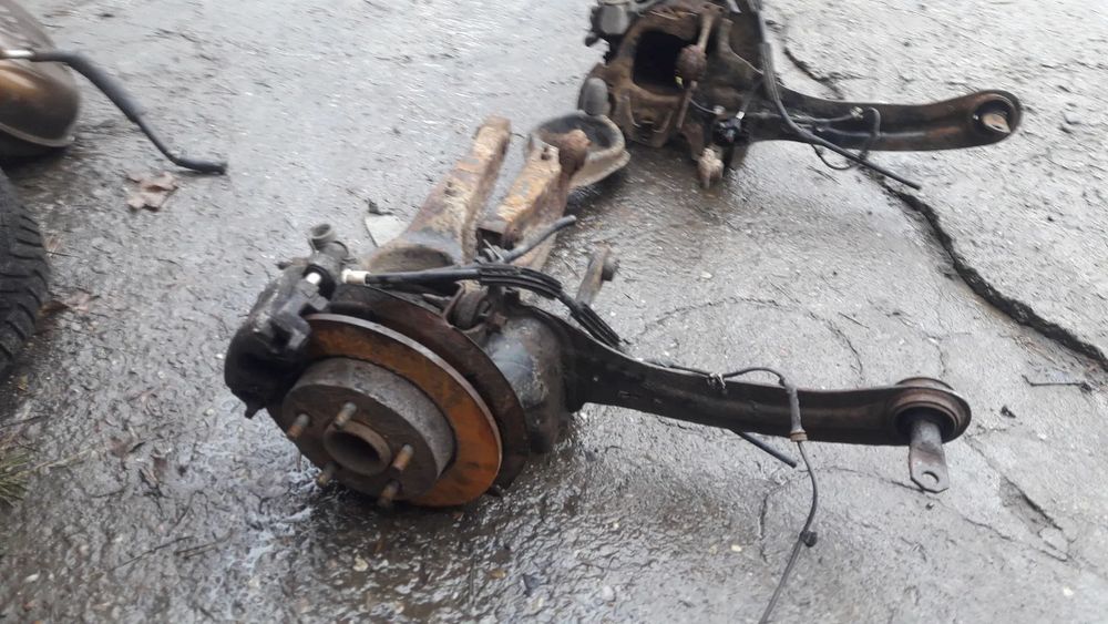 Mazda 3 bk  5 05-10 Zwrotnica piasta wahacz  tylny tył