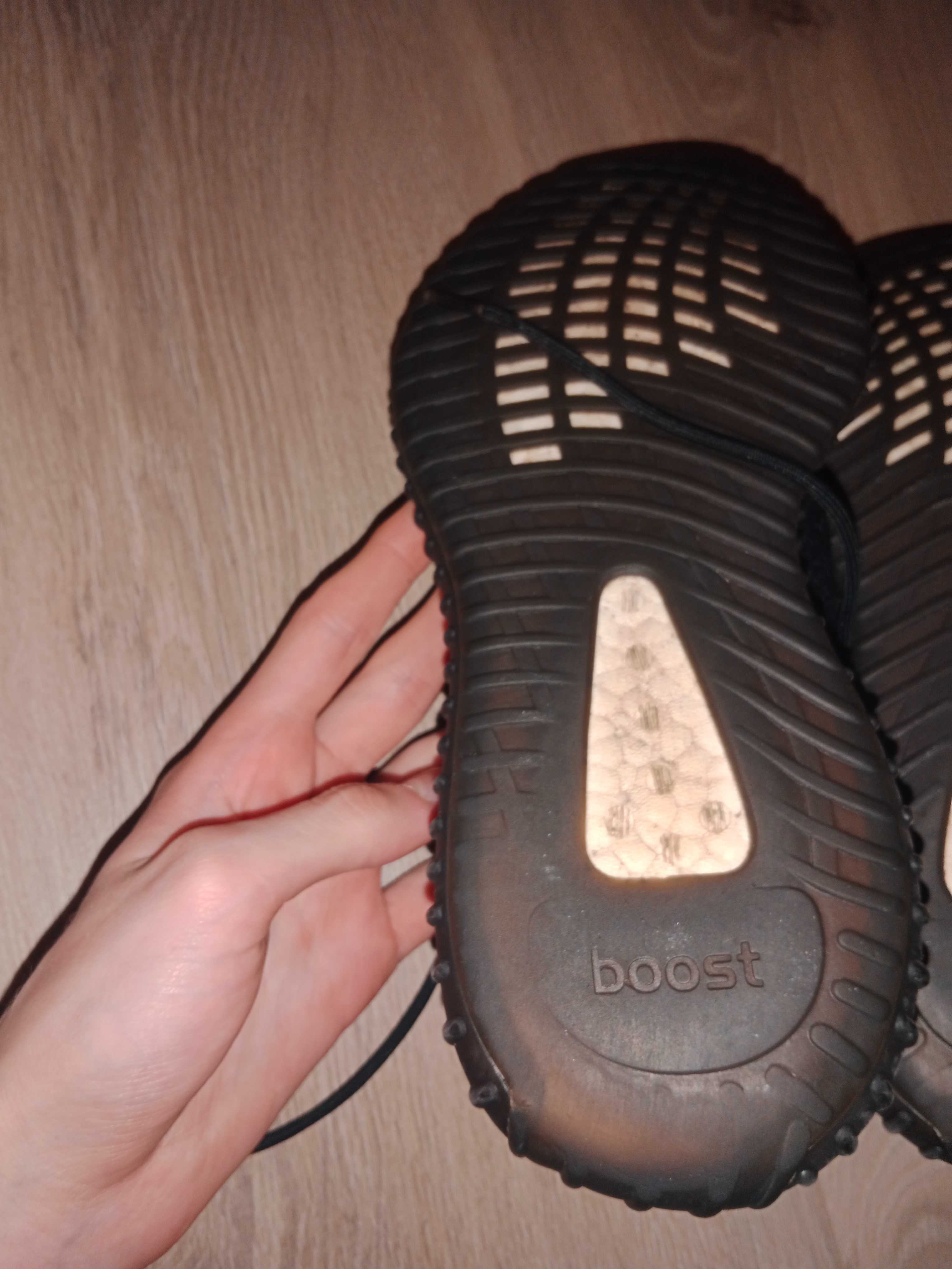 Yeezy 350 V2 Bred