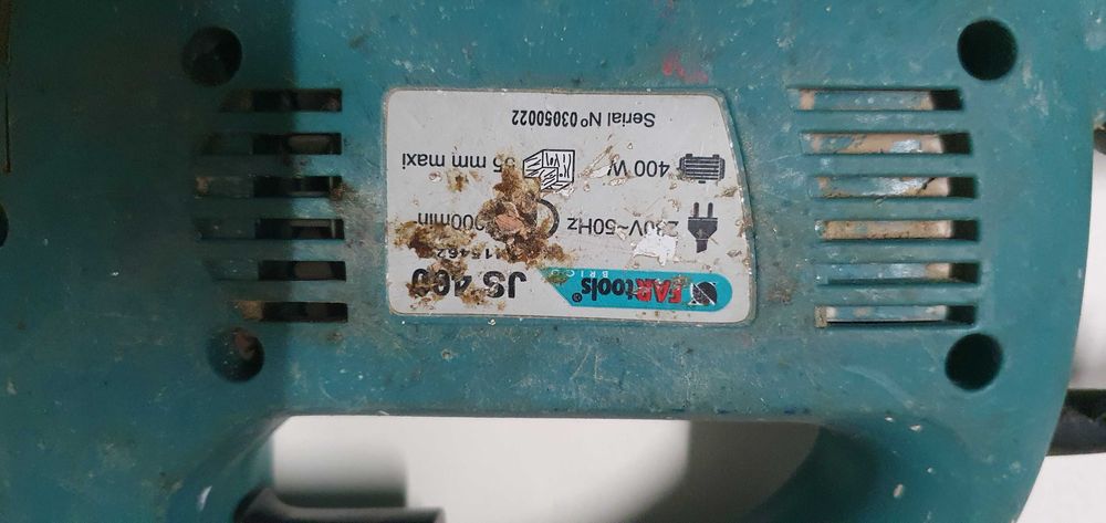 Serra tico-tico eléctrica