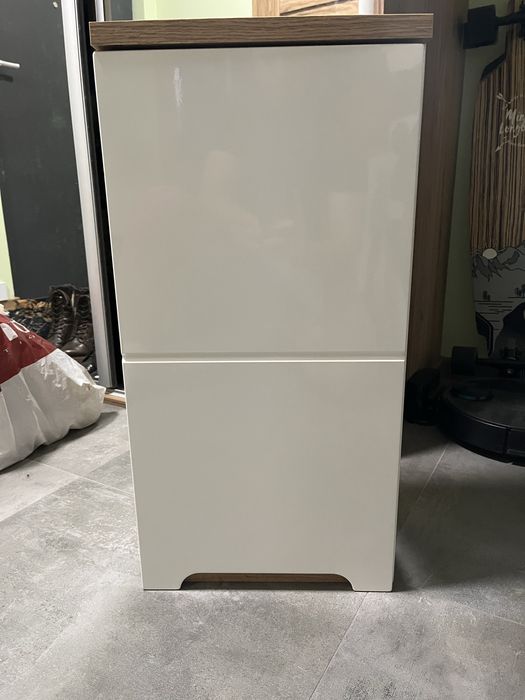 Szafki łazienkowe (dwie sztuki)