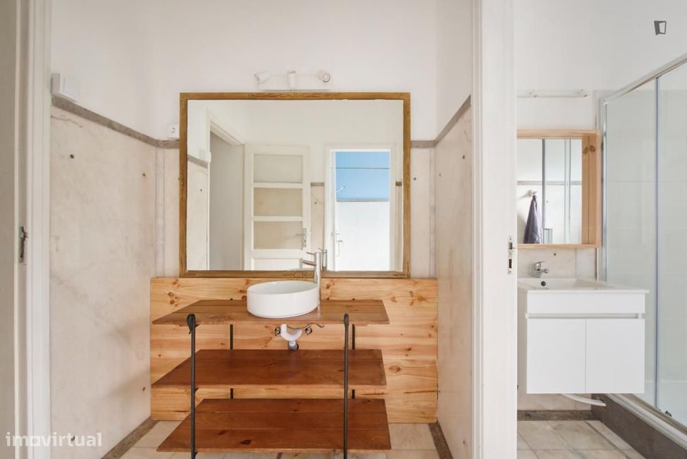 Quarto - localizado em Marquês de Pombal Lisbon