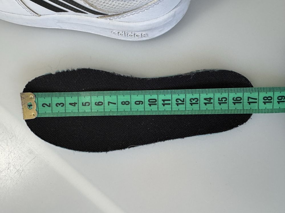 Кросівки adidas (26,5 розмір)