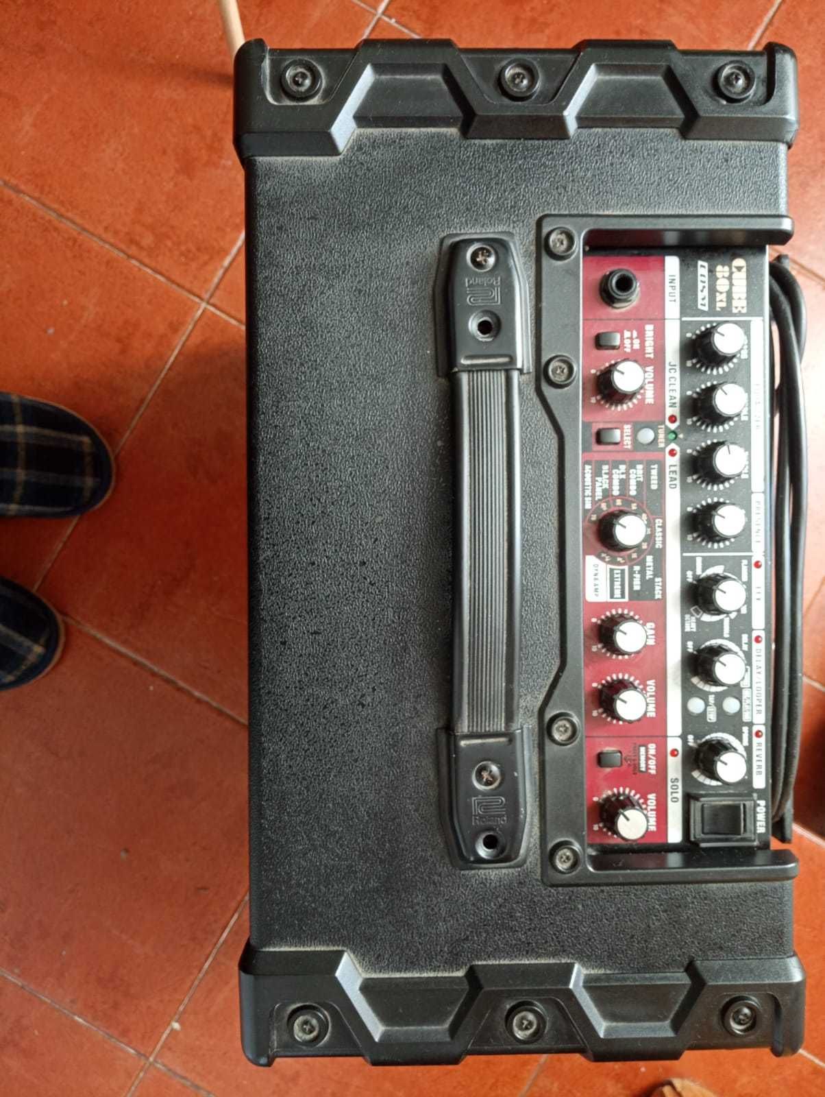 Amplificador Roland Cube-80 XL (para guitarra)