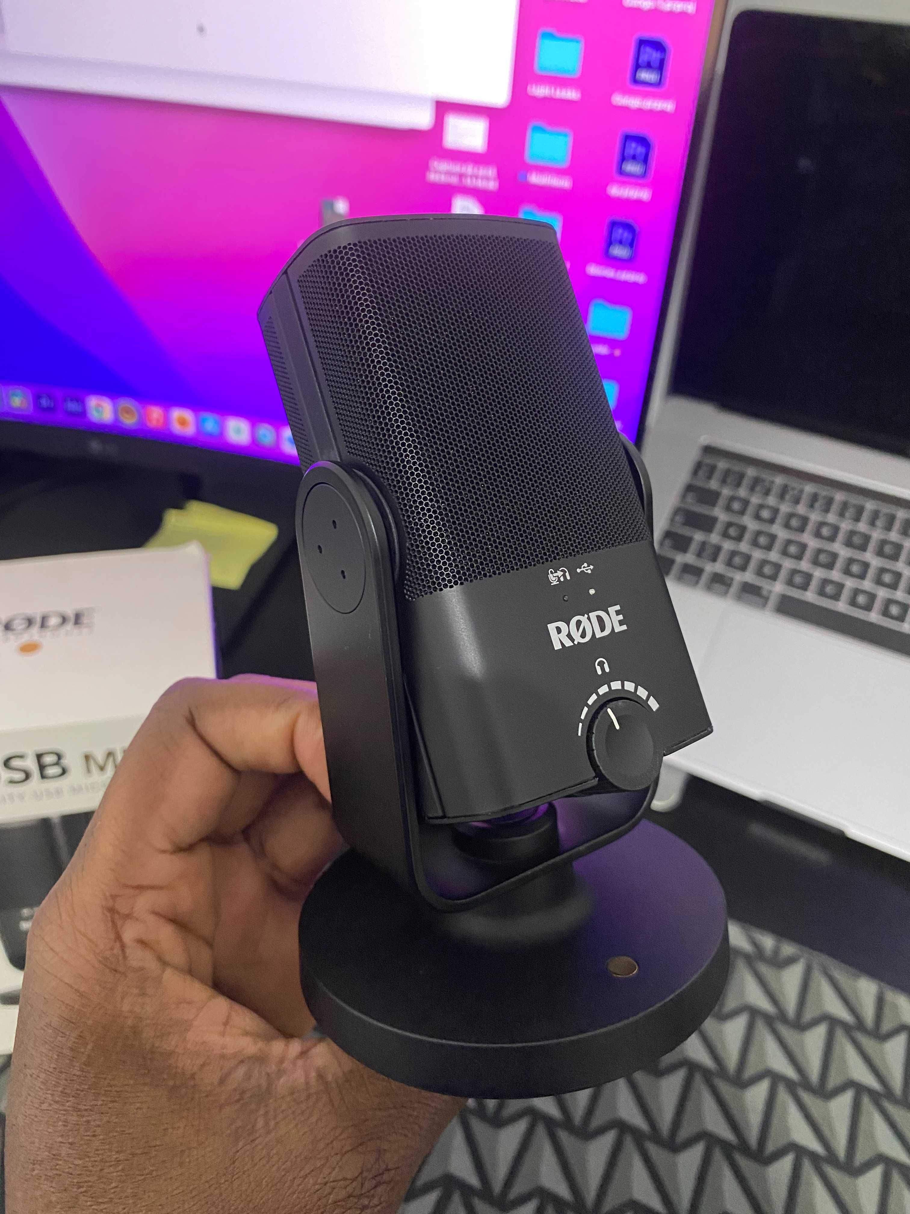 Microfone RØDE, para gravações, podcasting e streaming.