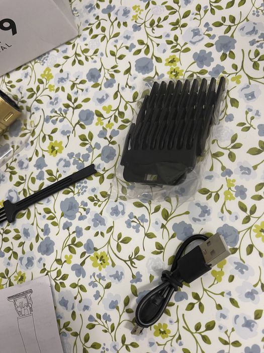 Тример новий бездротовий з насадками для бритья