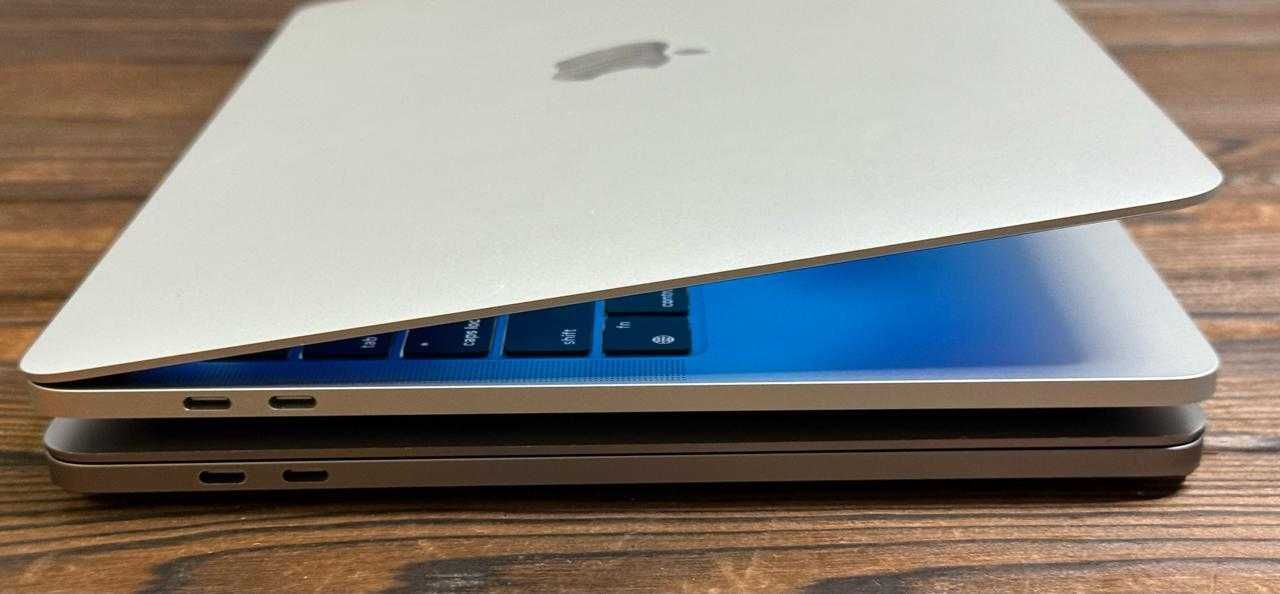 MacBook Pro 13 Mid 2020 Space M1 (8/512) - 580 $$ Emojie