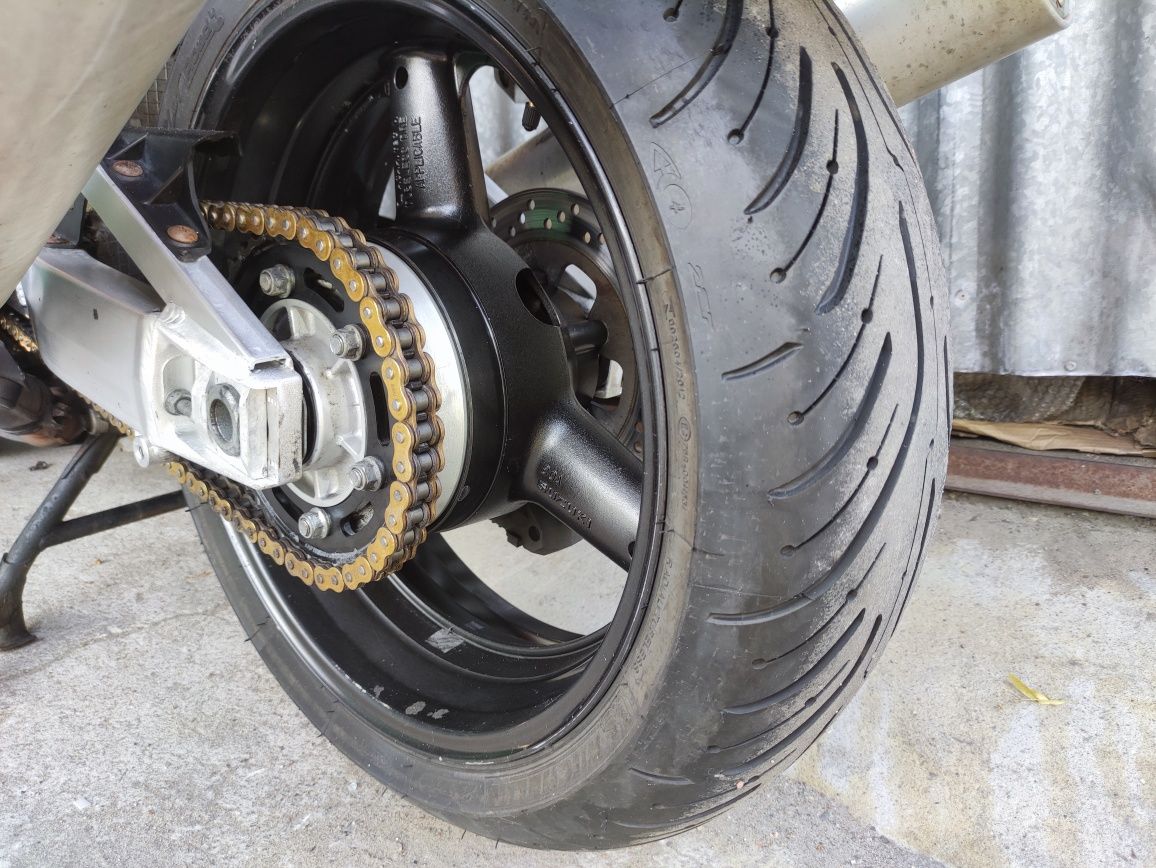 Suzuki GSX 1300 R Hayabusa 1 Gen oryginalny lakier 340kmh RATY Transpo