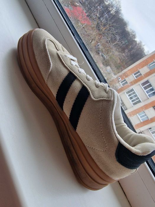 Кеди жіночі в гарному стані