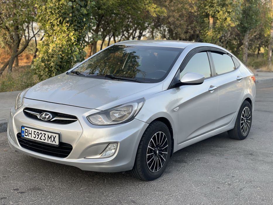 Hyundai Accent avtomat 2011