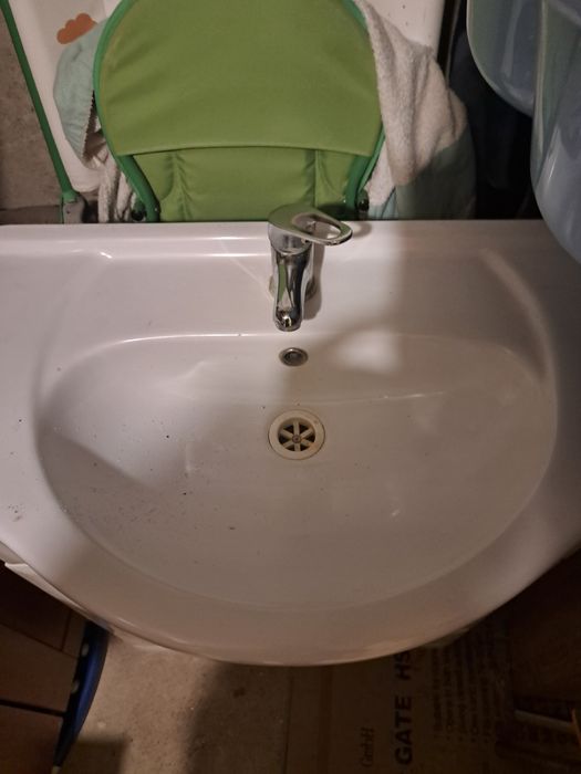 Umywalka z bateria i szafka 60cm