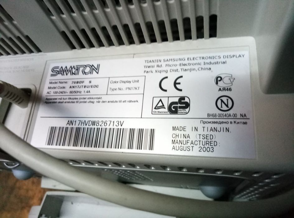Монитор Samsung Samtron 76BDF