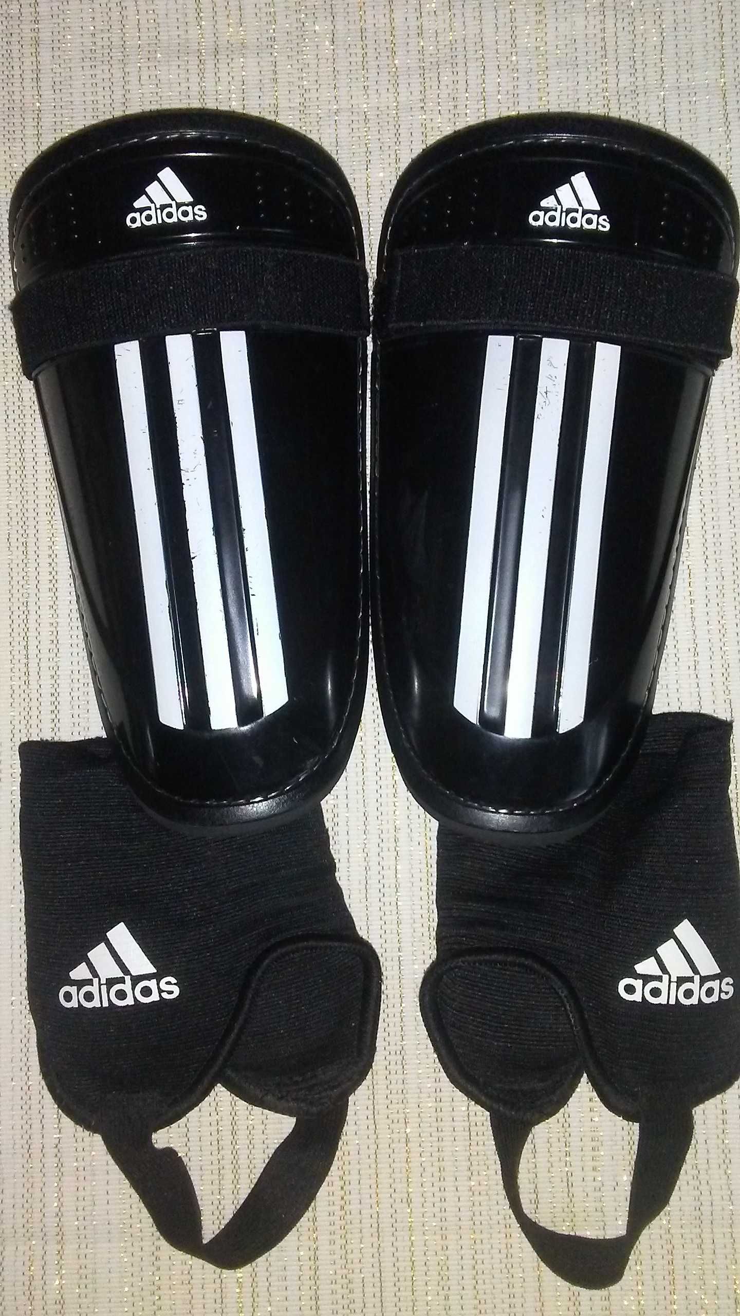 Футбольнi щитки Adidas