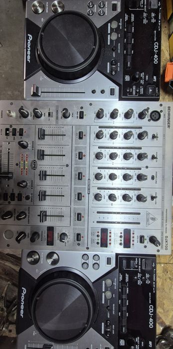 Pioneer CDJ 400 + mixer behringer DJX 700