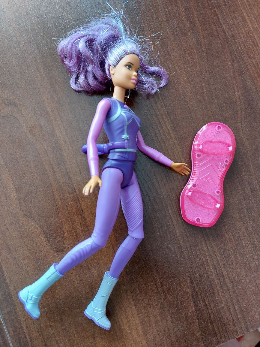 Interaktywna Barbie na desce