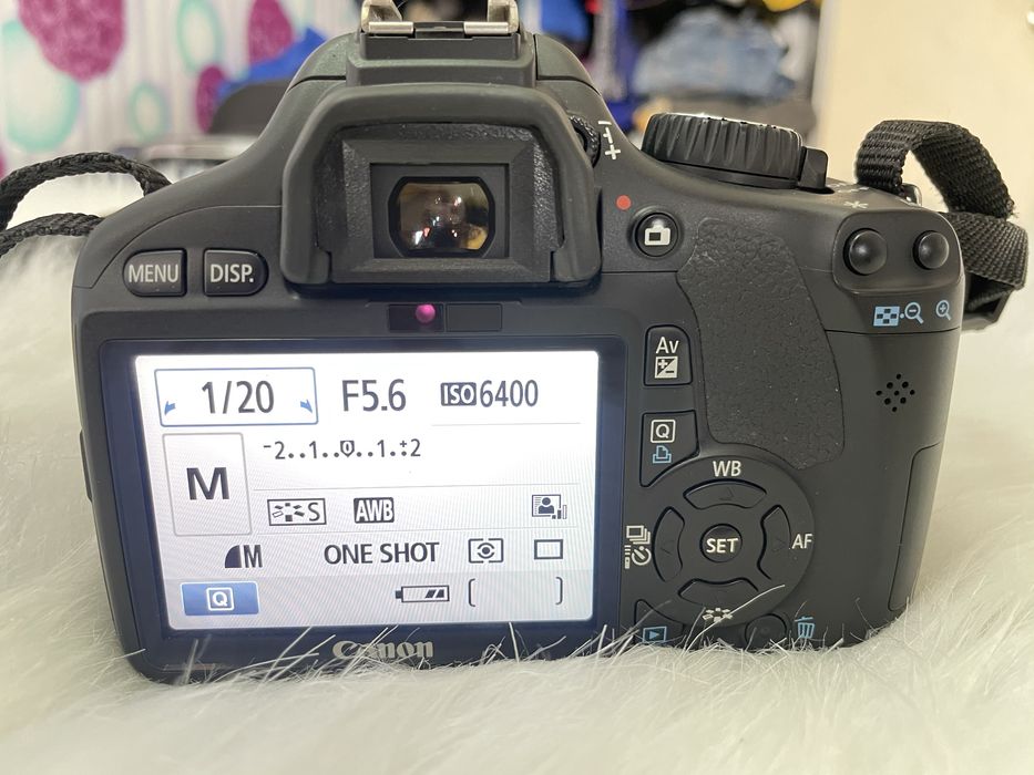 Canon Eos 550D com lente 18-55mm e bolsa