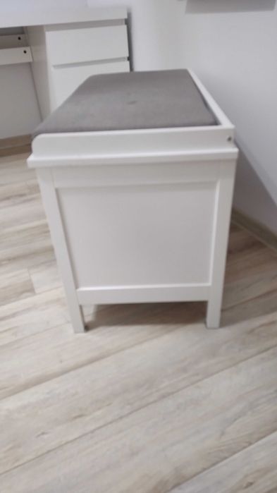Sprzedam komodę z siedziskiem JYSK