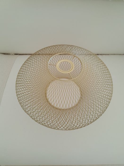 Abajur metálico para tecto Ikea