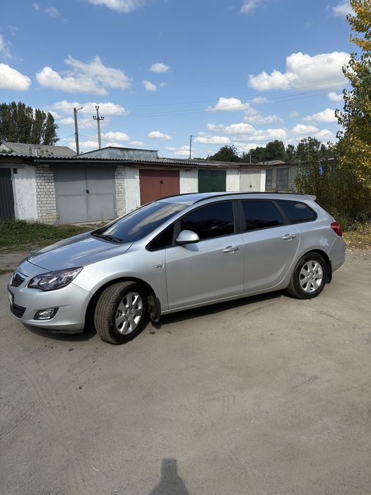Опель астра J 2012 року