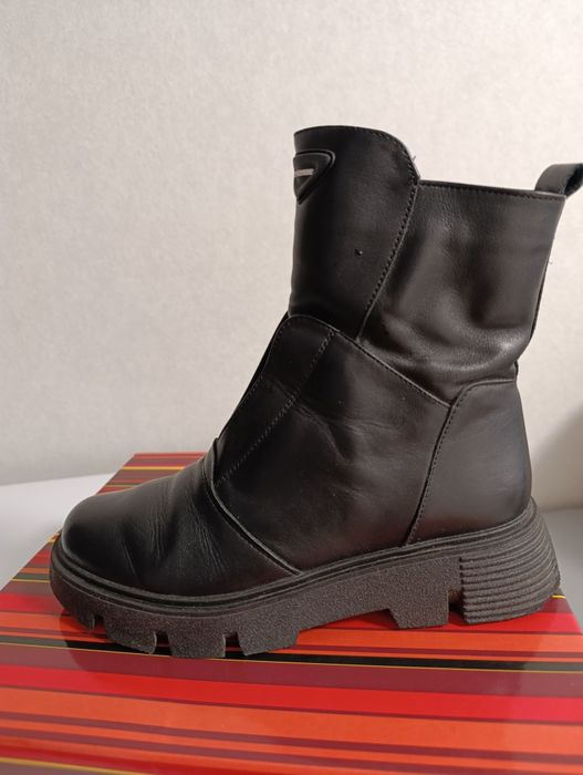 Чоботи зимові жіночі, розмір 38, довжина устілки 24,5 см.