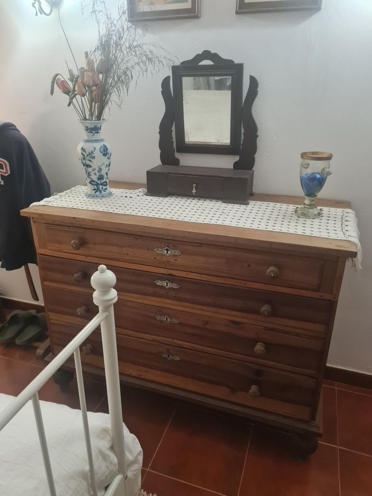Cómoda de Madeira Maciça com Espelho
