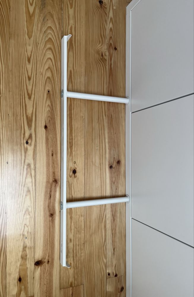 Varão extensível e frontal IKEA aço branco para roupeiro 100 cm