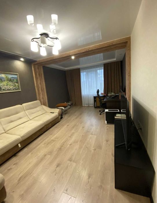 Продаж 3-кімнатної квартири на Виставці, вул. Свободи