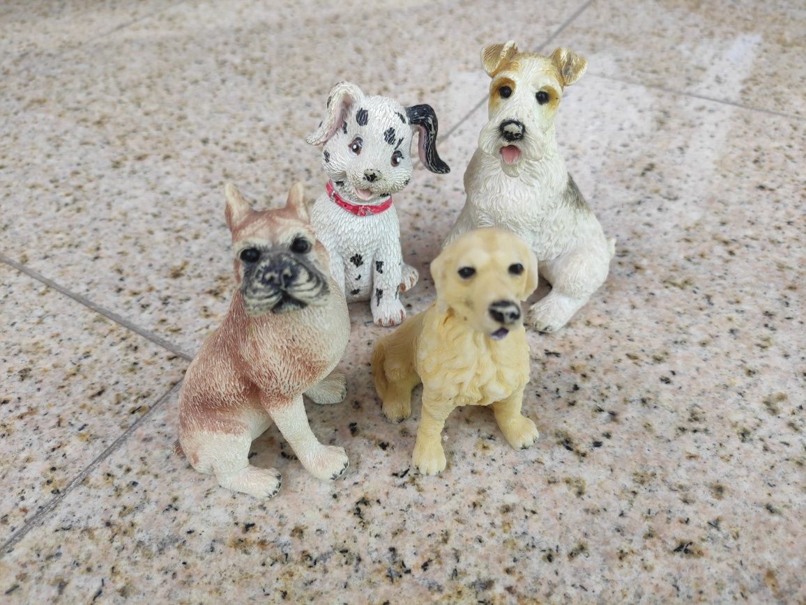 Figurki psów różnych ras