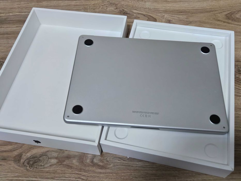 Macbook Air 13.6" (2024) M3 8 CPU/10 GPU •16Gb •512Gb