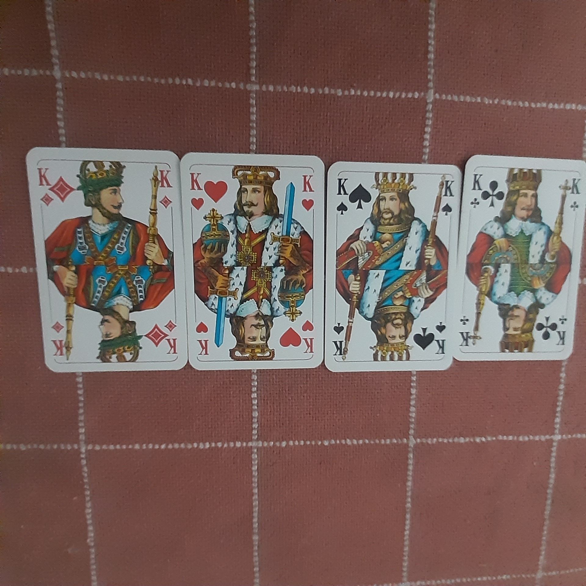 Карти ігральні 2 колоди .