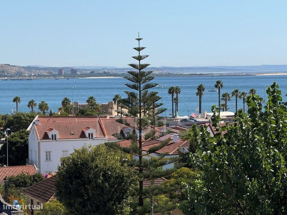 Moradia T6 com vista rio em Caxias, Oeiras