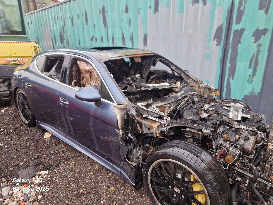 Wrak pojazdu Porsche Panamera turbo 4.8 cm3