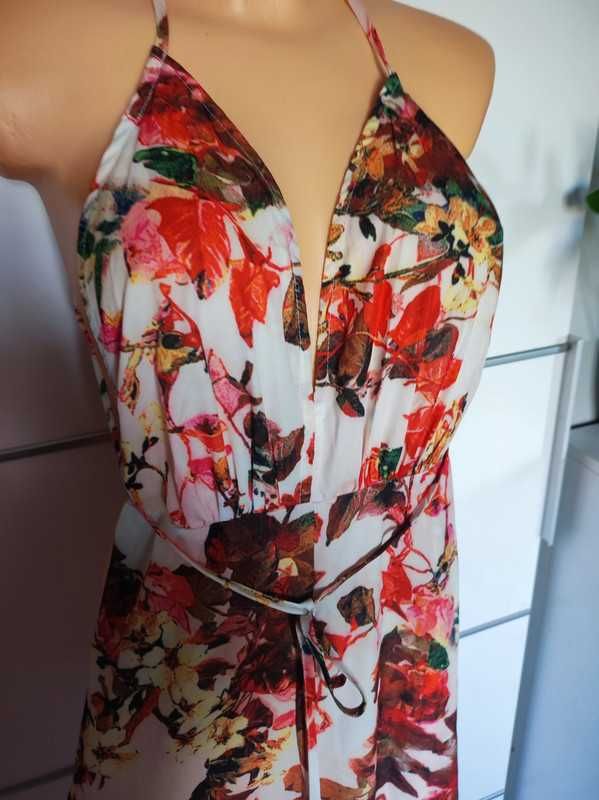 PrettyLittleThing r 32 kombinezon w kwiaty Nowy mały rozmiar