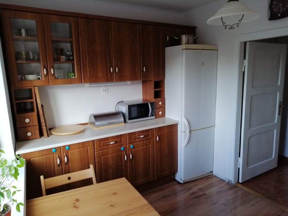 Dwa pokoje w trzypokojowym mieszkaniu. Idealne dla pary, jak kawalerka