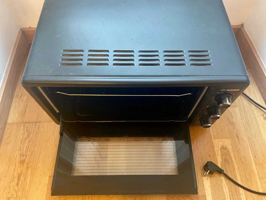 Forno Elecsan HF-42-N 1450 W, em bom estado com ventilação