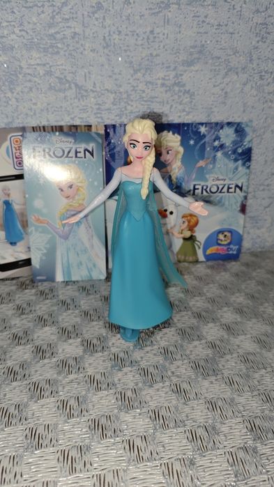 Фігурка Ельза "Холодне серце" з Кіндер максі гігант
