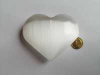 Naturalny kamień Selenit w formie polerowanego serca  nr 1