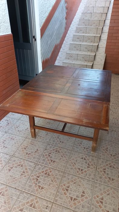 Mesa elástica antiga