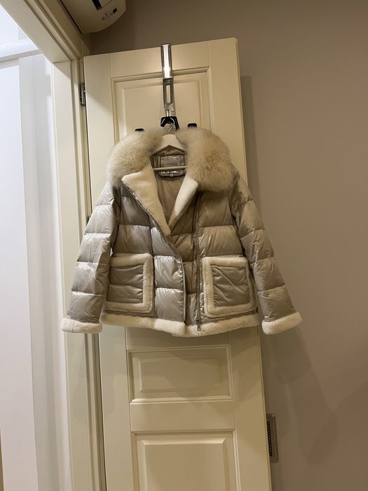 Пухова куртка з натуральним хутром