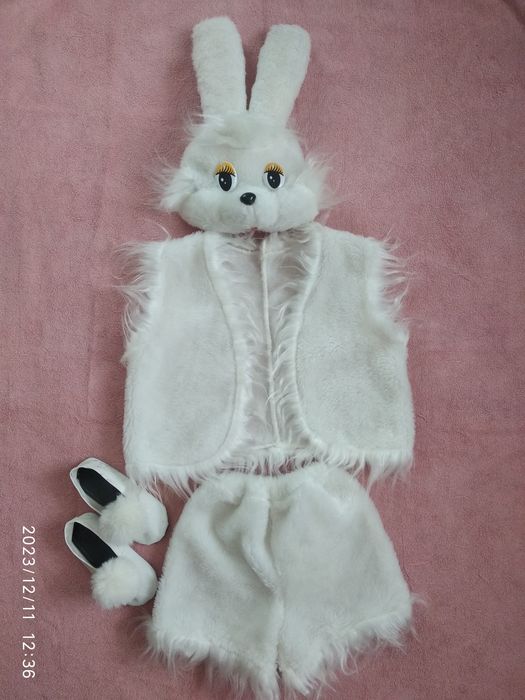 Прокат новорічних костюмів зайчик, сніговик