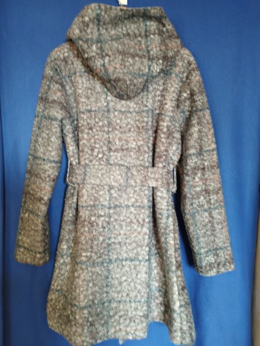 Płaszcz damski z kapturem