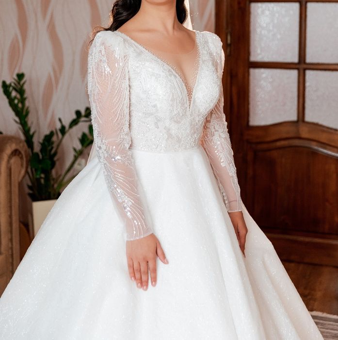 Весільна сукня в хорошому стані