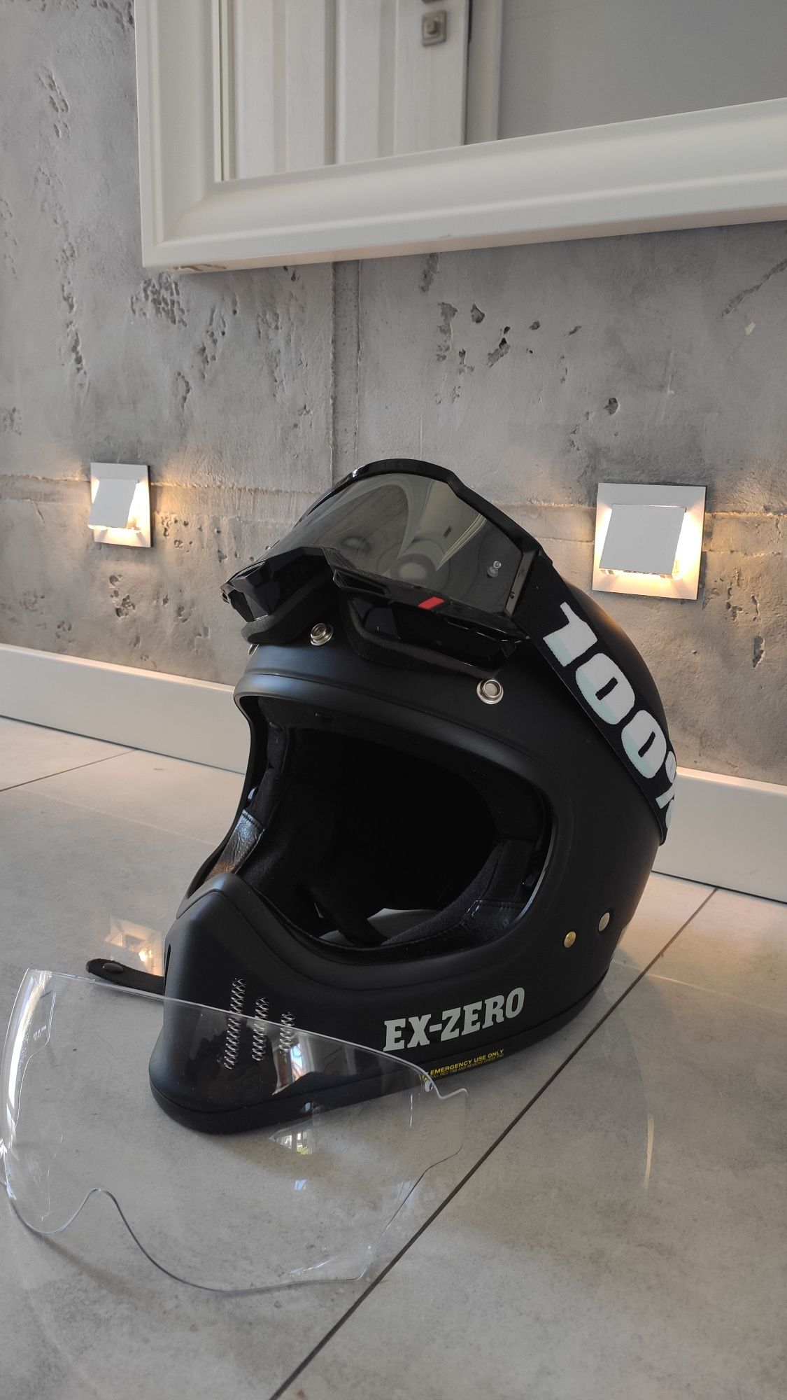 Kask  integralny SHOEI Ex-Zero rozm. M .Czarny mat ( stan idealny).