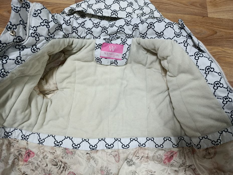 Куртка на дівчинку