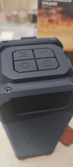 Продам блютуз колонку с микрофоном.